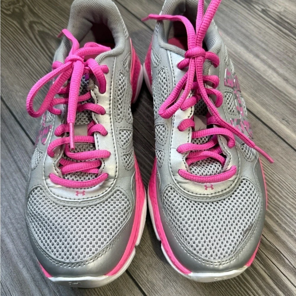 Under Armour Girl's Size 4Y Sneakers Pink & Gray Micro Under Armour Sneakers